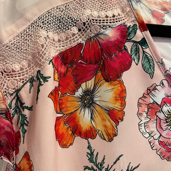 Express Satin Floral Print Short Sleeve Blouse with lace accent and cap sleeves - Picture 5 of 6